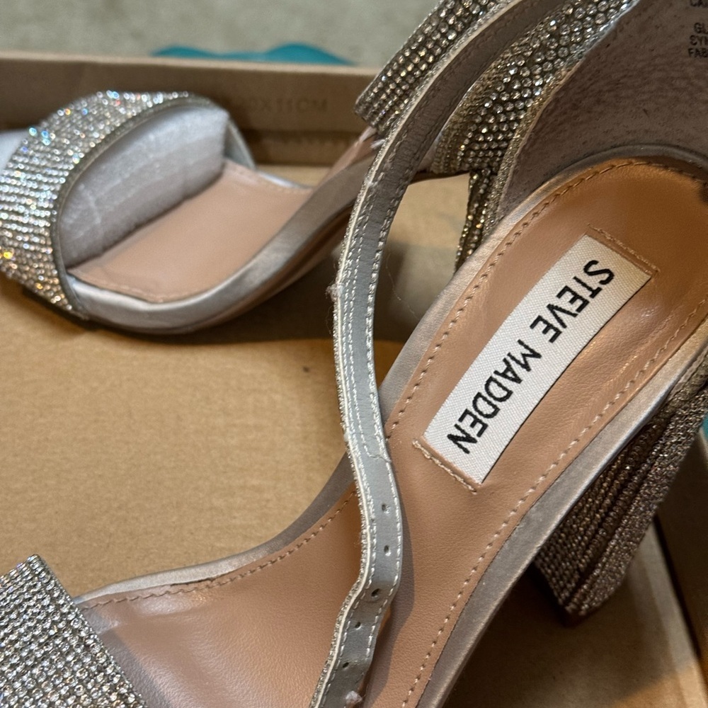EUC Steve Madden Carrson-R Crystal shoes - Picture 7 of 8